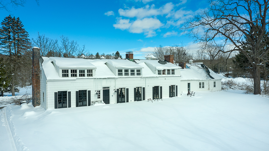 Mary Tyler Moore Former New York Equestrian Estate Lists For 4m Snow B