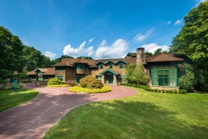 Robert A M Stern Designed This Arts Crafts Style Home For Sale In Greenwich Driveway