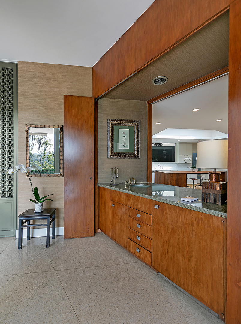 Mid Century Pasadena Home For Sale Bar