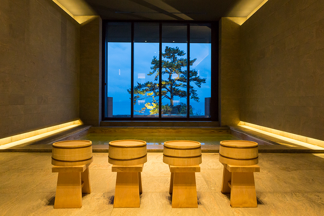 Waterfront Home In Japan Bath