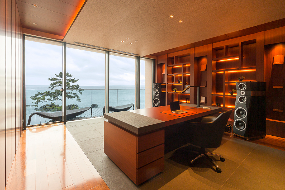 Waterfront Home In Japan Office