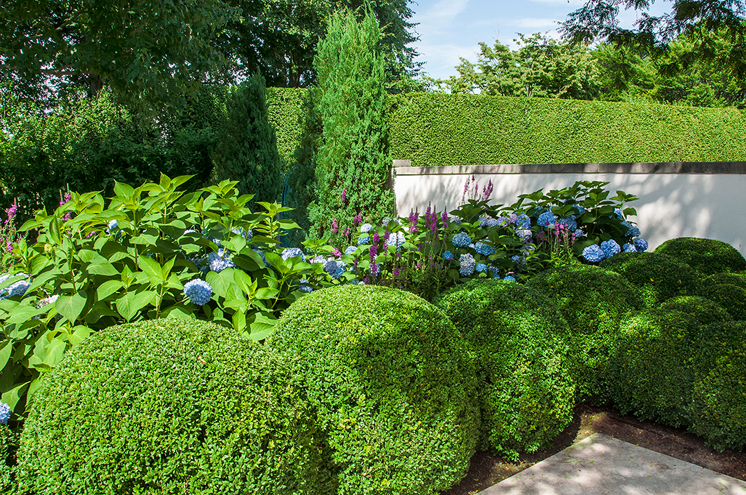 Harmonia Creates A Garden Sanctuary In Water Mill Bushes
