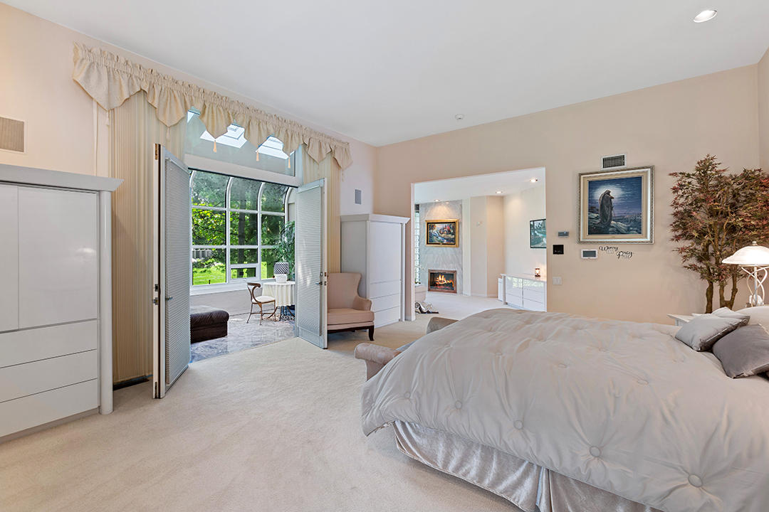 Gloria Gaynor Longtime New Jersey Home Hits The Market Main Suite