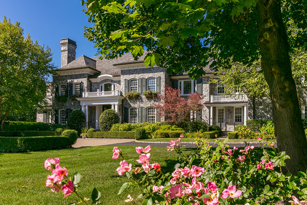 Step Inside A Greenwich Home Creatively Revamped By Spaces Of Distinction 75