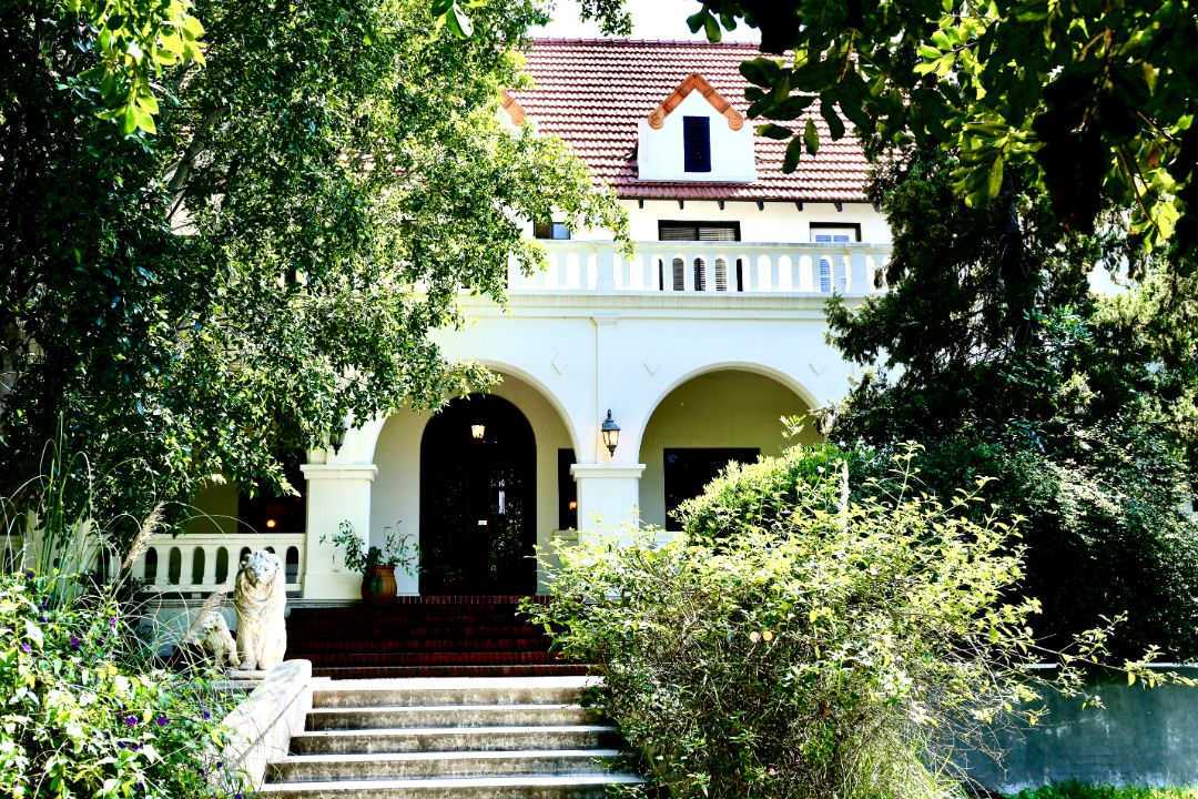 Phil Spector Sells Pyrenees Castle Archways