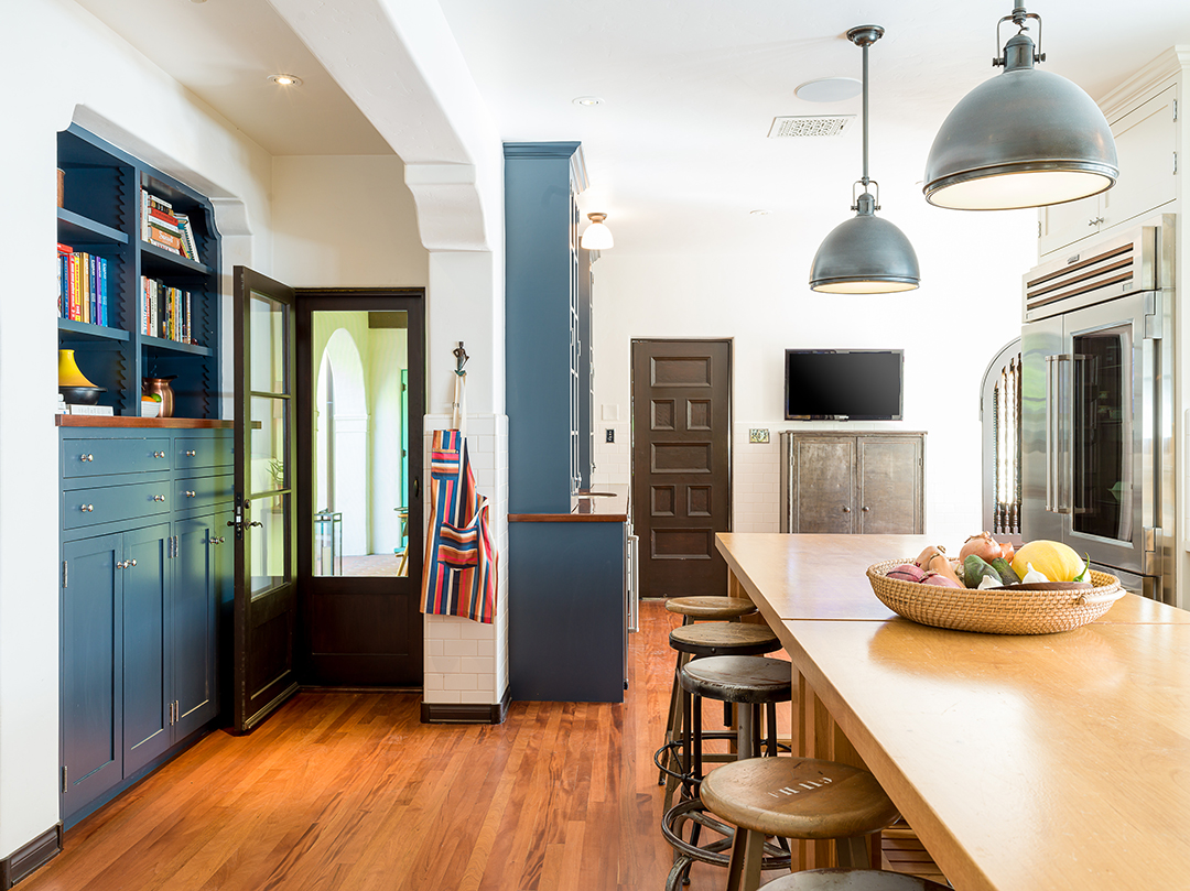 Modern Family Star Parts Ways With Enchanting Spanish Style Home Kitchen B