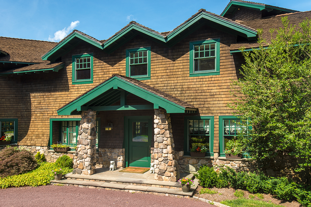 Robert A M Stern Designed This Arts Crafts Style Home For Sale In Greenwich Entry