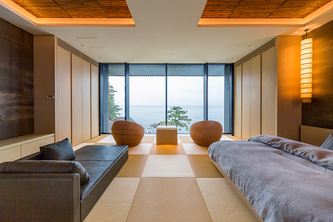 Waterfront Home In Japan Guest Room