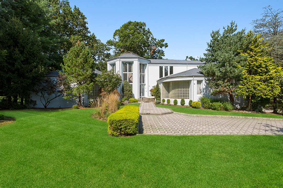 Gloria Gaynor Longtime New Jersey Home Hits The Market Exterior