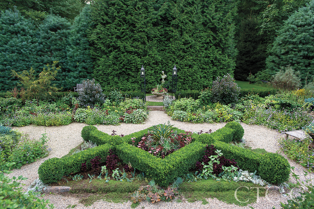 sunken garden with boxwood