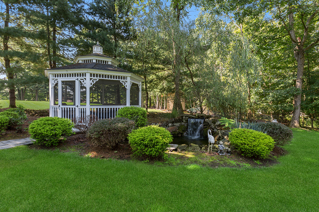 Gloria Gaynor Longtime New Jersey Home Hits The Market Gazebo