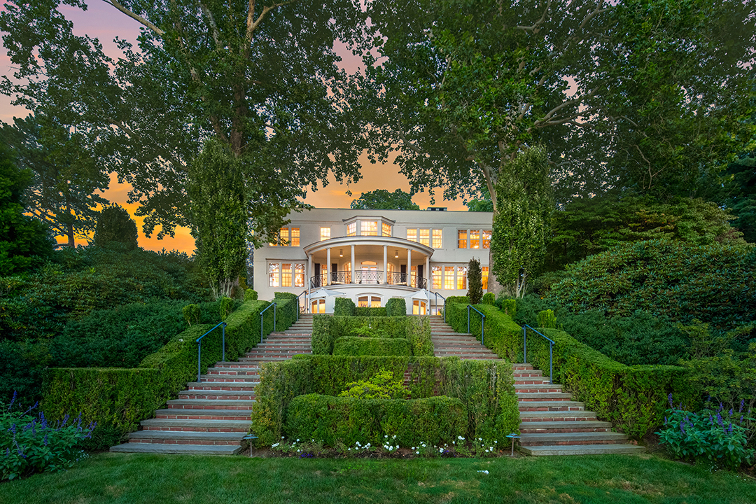 Idyllic Waterfront Estate With Design Prestige Lists In Southport Southport Stairs