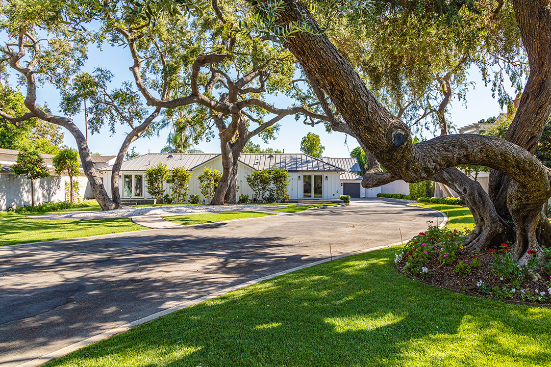 Meghan Trainor Wants 5 6m For Toluca Lake Home Once Owned By Bing Crosby Driveway