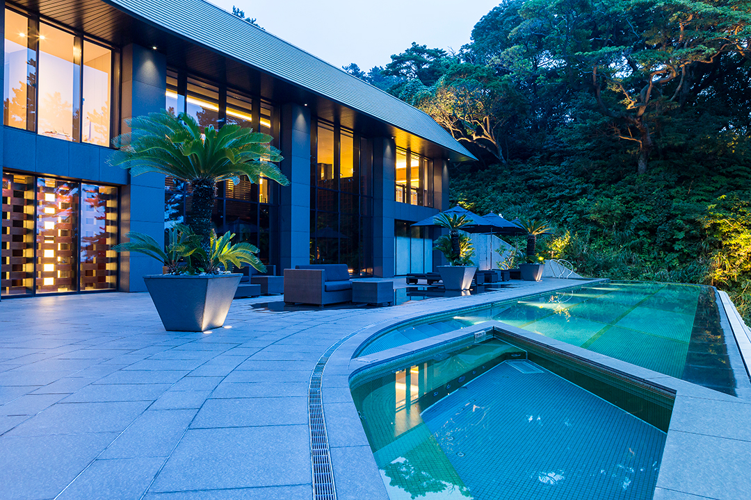 Waterfront Home In Japan Pool And Jacuzzi