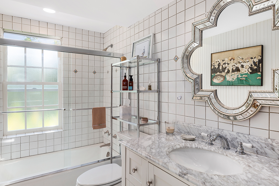 Luann De Lesseps Sag Harbor Home Is Available To Rent For The Summer Bathroom