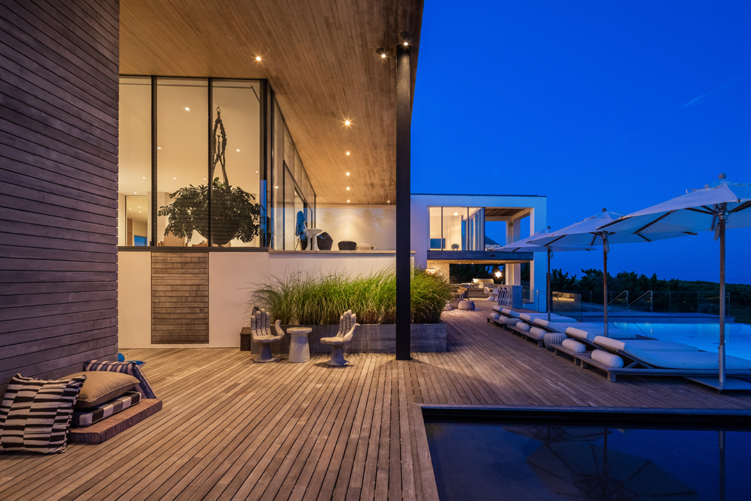 Breathtaking Bridgehampton Modern Lists For 52m Deck