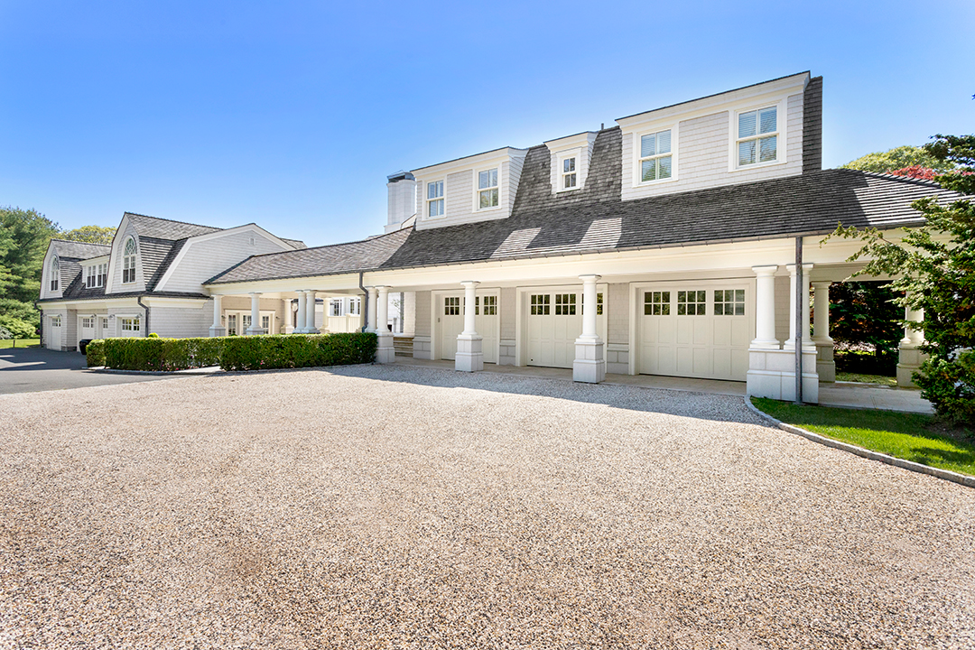 Explore A 16 5m Hamptons Mansion Decked Out For Summer Fun Garage