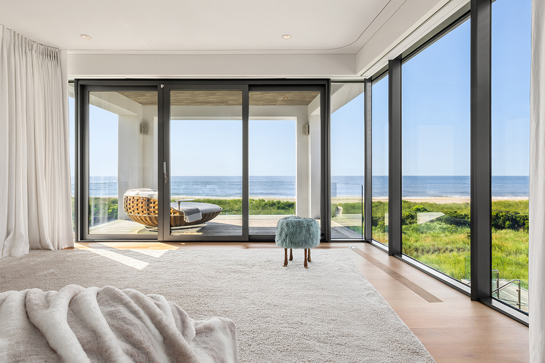 Breathtaking Bridgehampton Modern Lists For 52m Master Suite