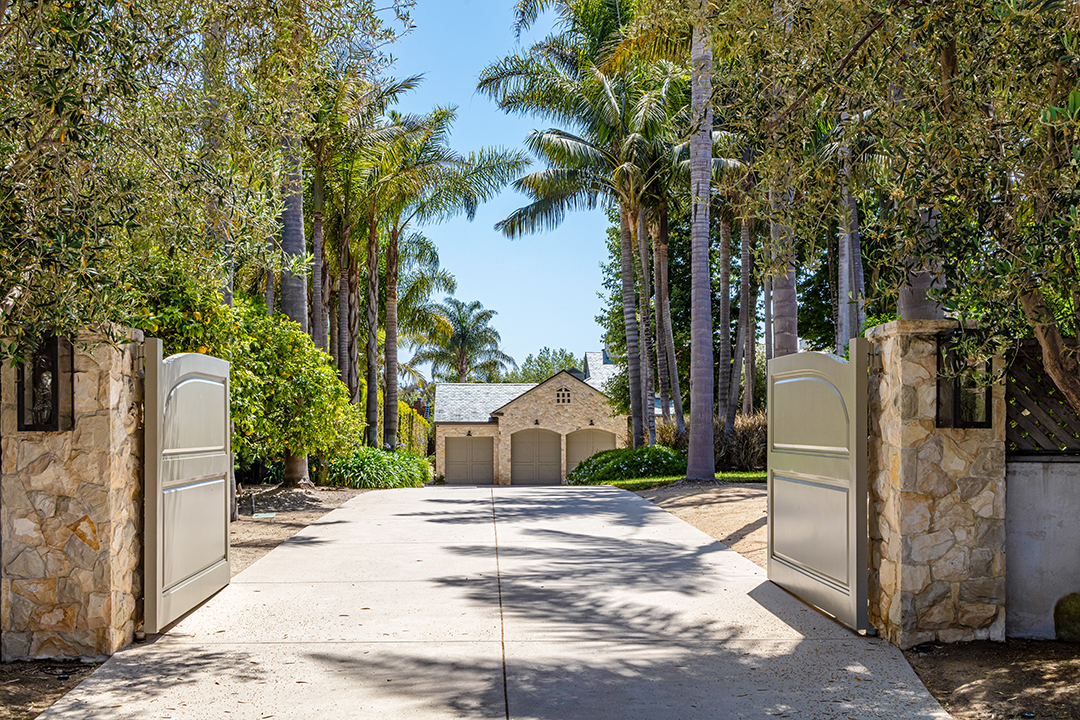 Former Opi Executives Malibu Stunner Redesigned By Amber Lewis Seeks 24 5m Open Gates