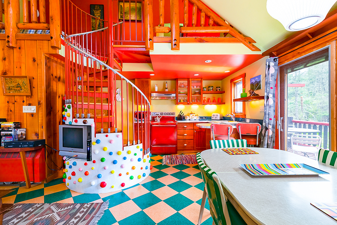 Kate Pierson Of The B 52s Lists Whimsical New York Estate Spiral