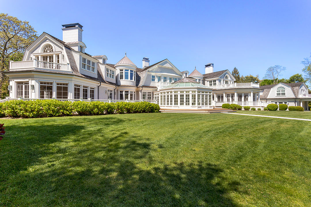 Explore A 16 5m Hamptons Mansion Decked Out For Summer Fun Back Exterior