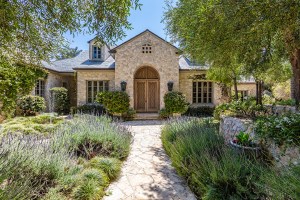 Former Opi Executives Malibu Stunner Redesigned By Amber Lewis Seeks 24 5m Exterior Day B