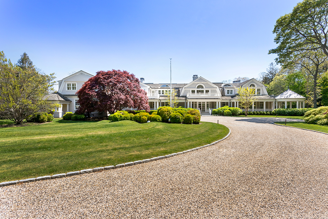 Explore A 16 5m Hamptons Mansion Decked Out For Summer Fun Driveway