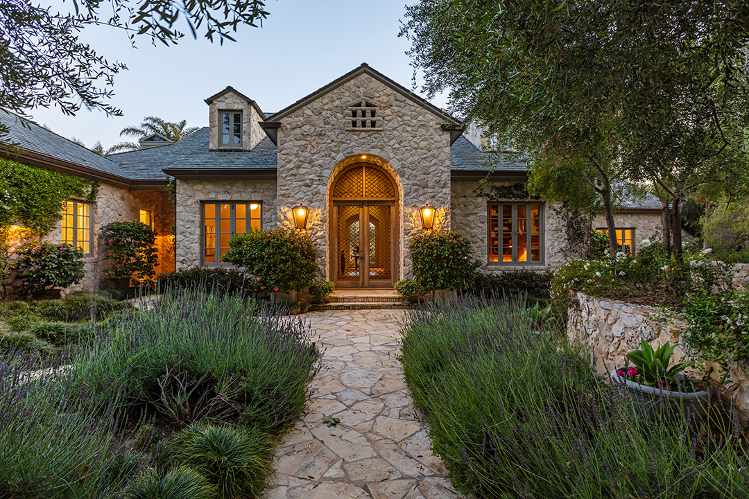 Former Opi Executives Malibu Stunner Redesigned By Amber Lewis Seeks 24 5m Exterior Night