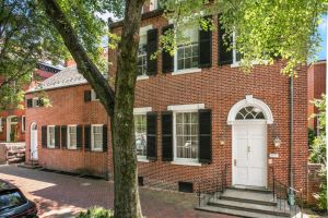 Historic Georgetown Federalist Temporary Home To Jackie Kennedy Exterior