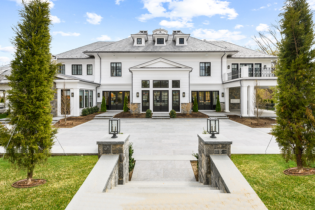 Lavish Backcountry Greenwich Estate Asks 17 5m Back Of House