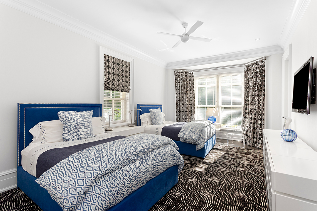 Explore A 16 5m Hamptons Mansion Decked Out For Summer Fun Queen Beds