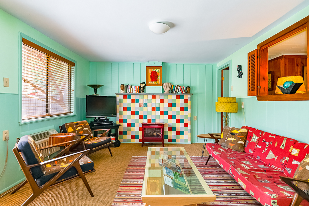 Kate Pierson Of The B 52s Lists Whimsical New York Estate Den
