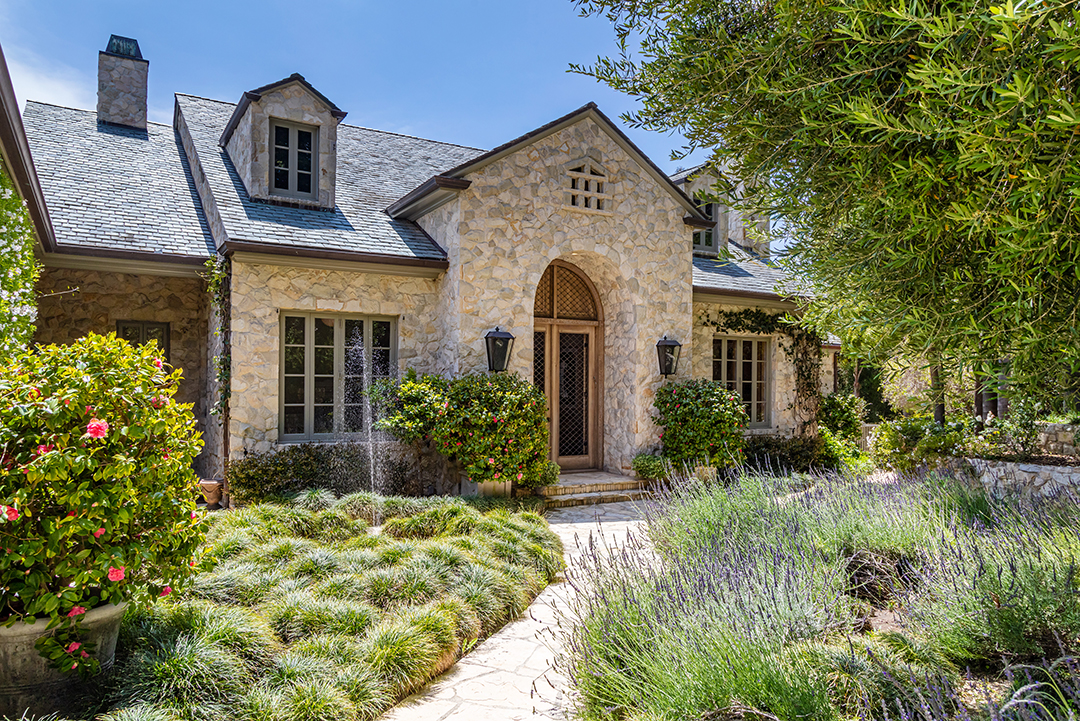 Former Opi Executives Malibu Stunner Redesigned By Amber Lewis Seeks 24 5m Exterior Day