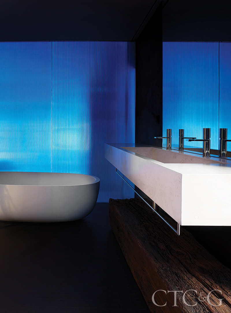 Modern White Sink And Tub