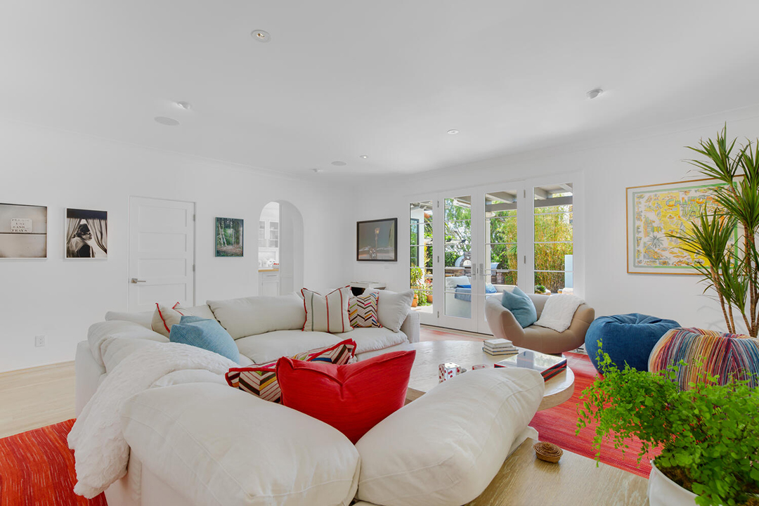 Actress Laura Derns Former Home Lists In Star Studded Pacific Palisades Living Room B