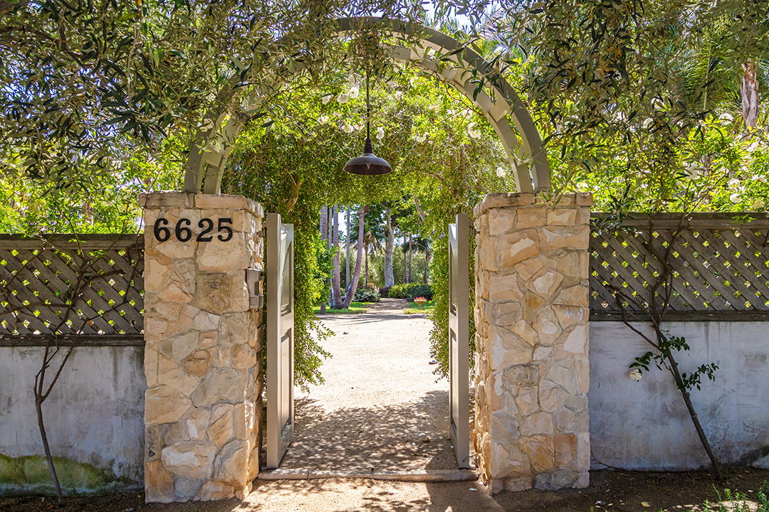 Former Opi Executives Malibu Stunner Redesigned By Amber Lewis Seeks 24 5m Entry