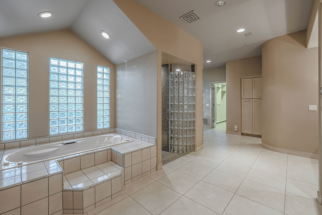 Scottsdale Troon Country Club Golf Course Shower And Bath