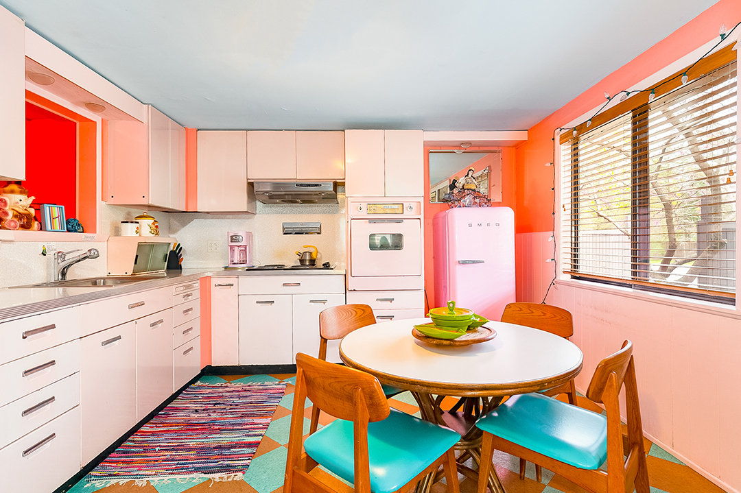 Kate Pierson Of The B 52s Lists Whimsical New York Estate Kitchen D