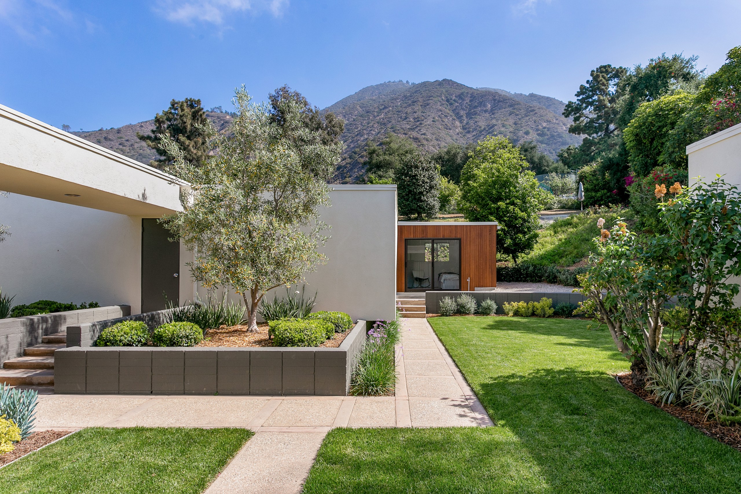 Christian Karlsson Pasadena Home Courtyard