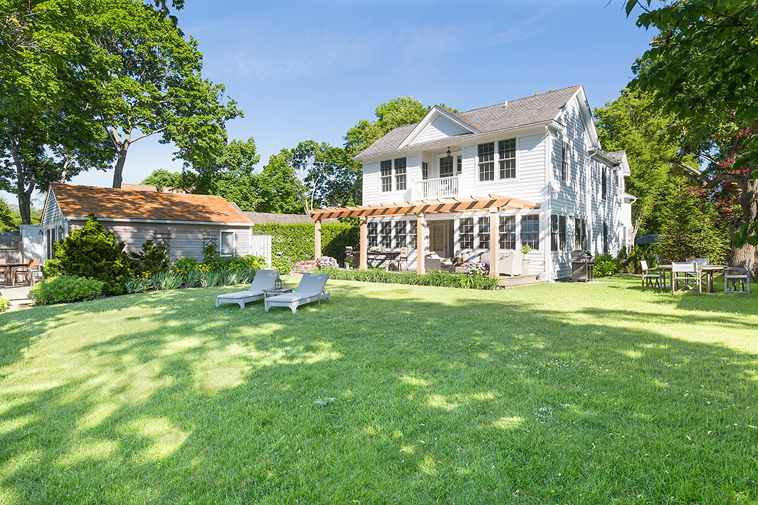 Luann De Lesseps Sag Harbor Home Is Available To Rent For The Summer Lawn