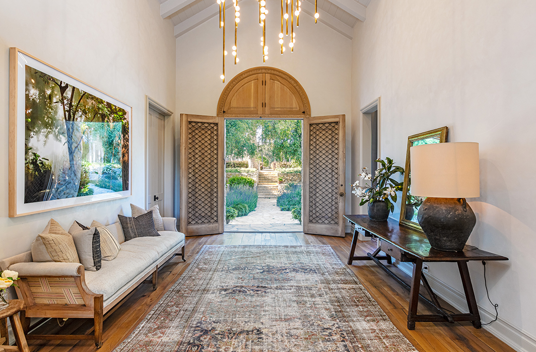 Former Opi Executives Malibu Stunner Redesigned By Amber Lewis Seeks 24 5m Foyer