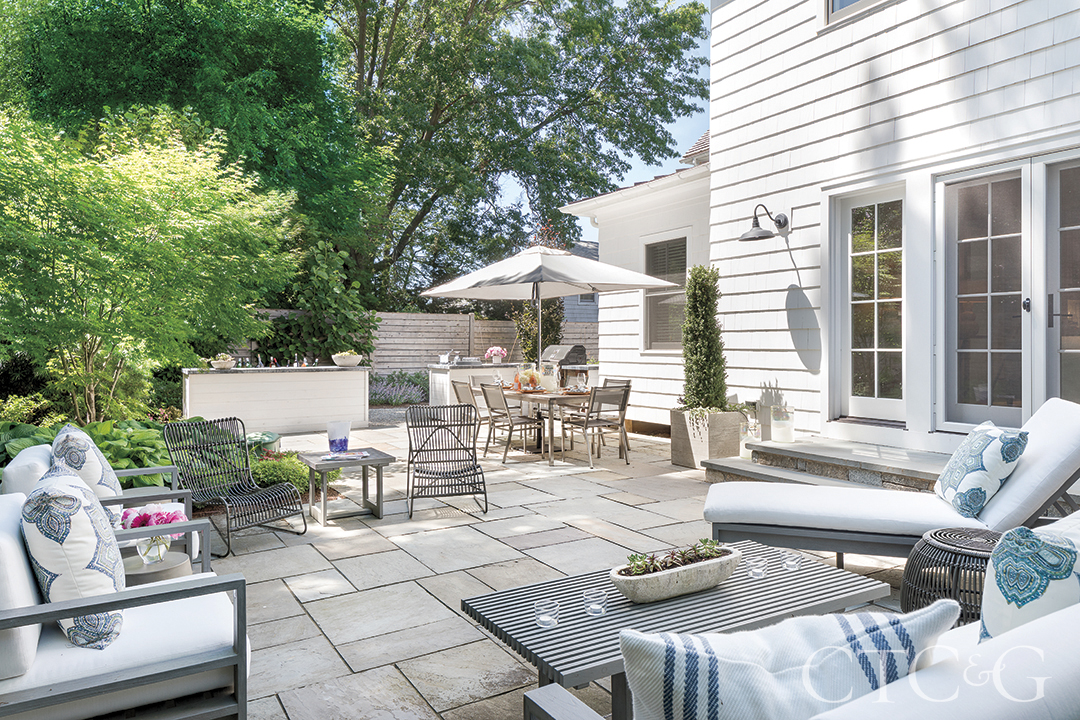 outdoor patio and living area