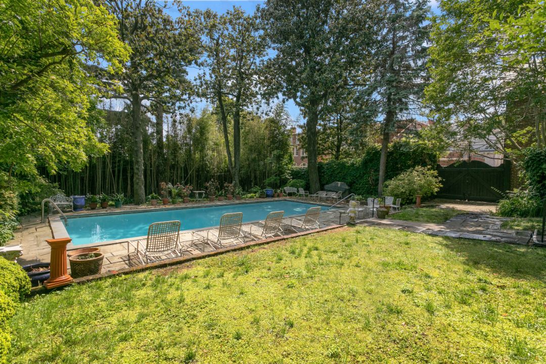 Historic Georgetown Federalist Temporary Home To Jackie Kennedy Pool