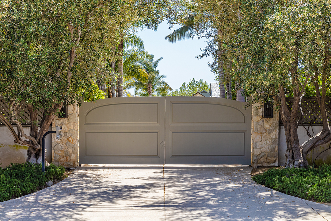 Former Opi Executives Malibu Stunner Redesigned By Amber Lewis Seeks 24 5m Gates