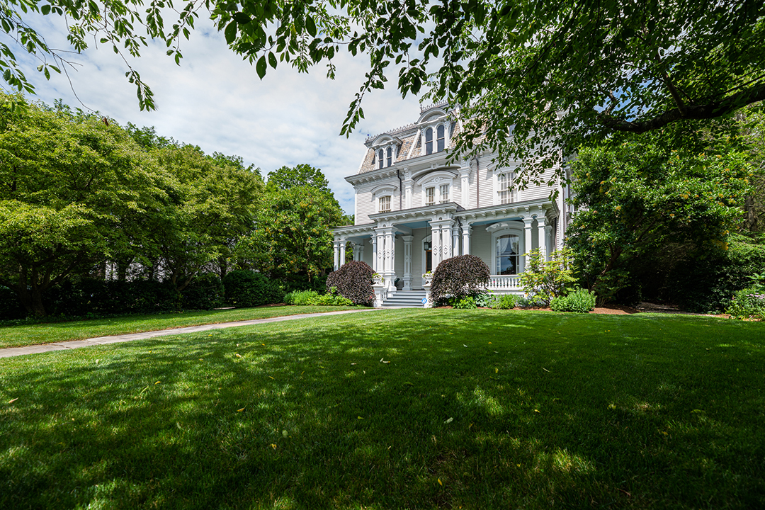 Enchanting Victorian Harkening To Gilmore Girls Lists In Southport Ct Front