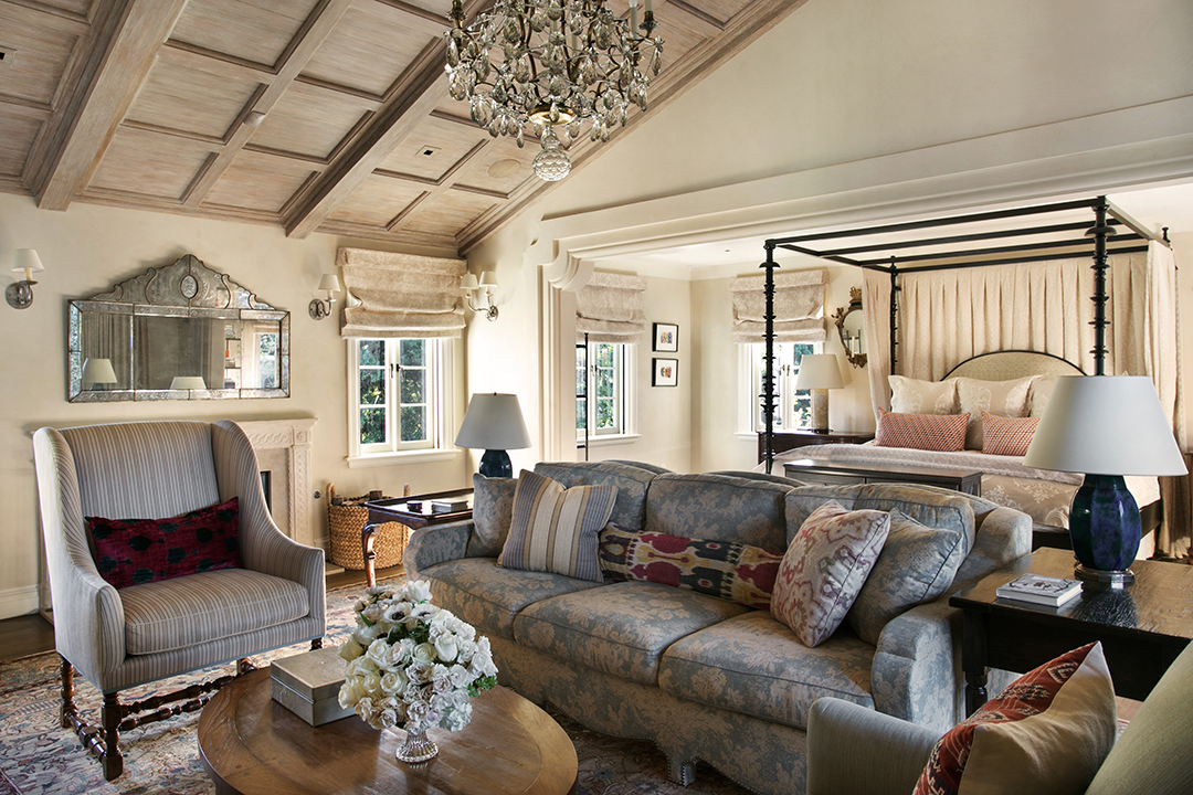 Showrunner Shonda Rhimes Lists Dramatically Renovated La Mansion Bedroom