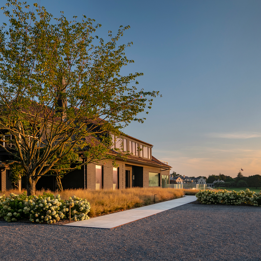 Tour Stunning Landscapes Of The Hamptons Created By Summerhill Landscape Architect Araiys Deisgn Photographer Anothony Crissafulli