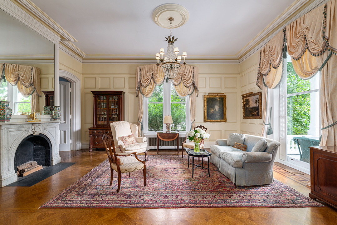 Enchanting Victorian Harkening To Gilmore Girls Lists In Southport Ct Living Room