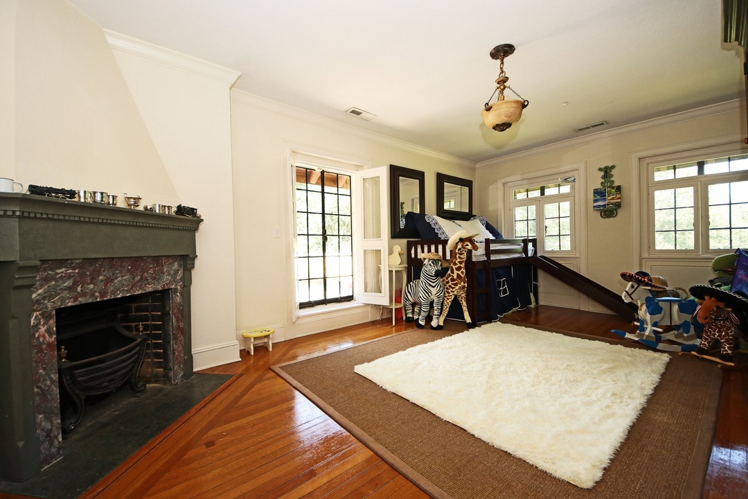 Mark Twain Redding Ct Estate Living Room