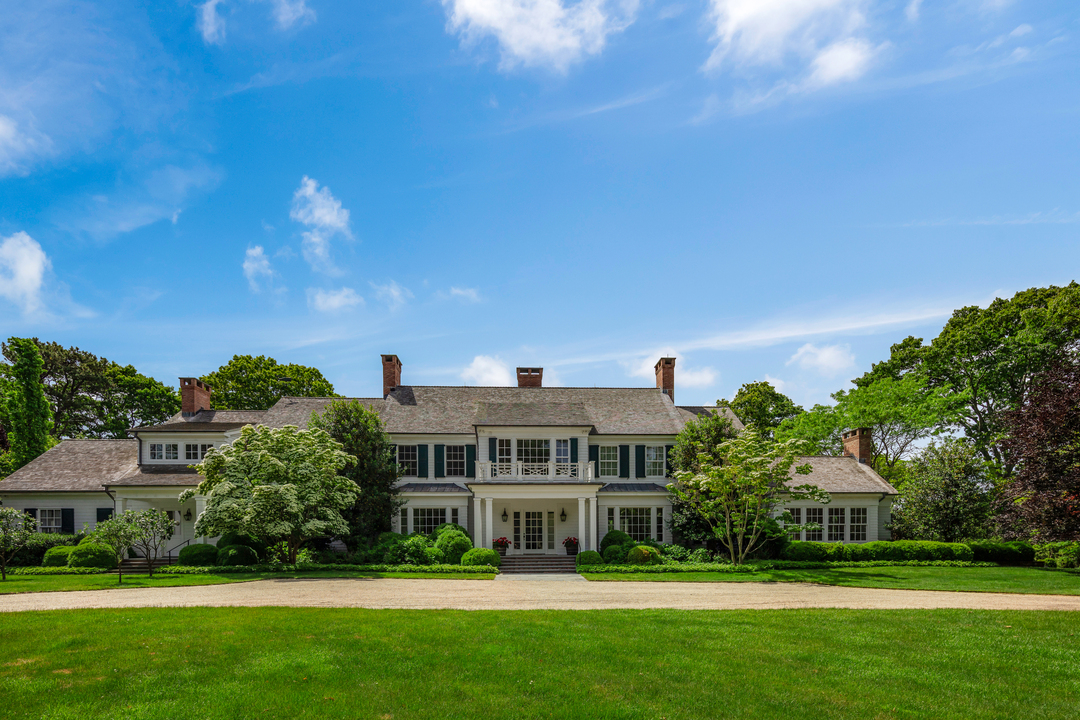 Sheldon Solow Wainscott Hamptons Beach House Front Drive